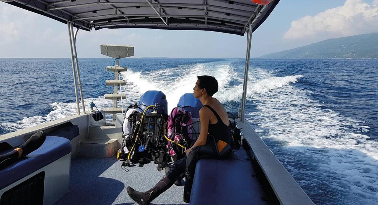 Emoha Dive Resort Сантандер Экстерьер фото